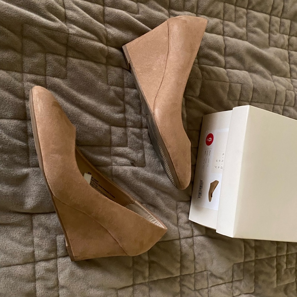 A new day woman’s wedges shoes heels 6w wide